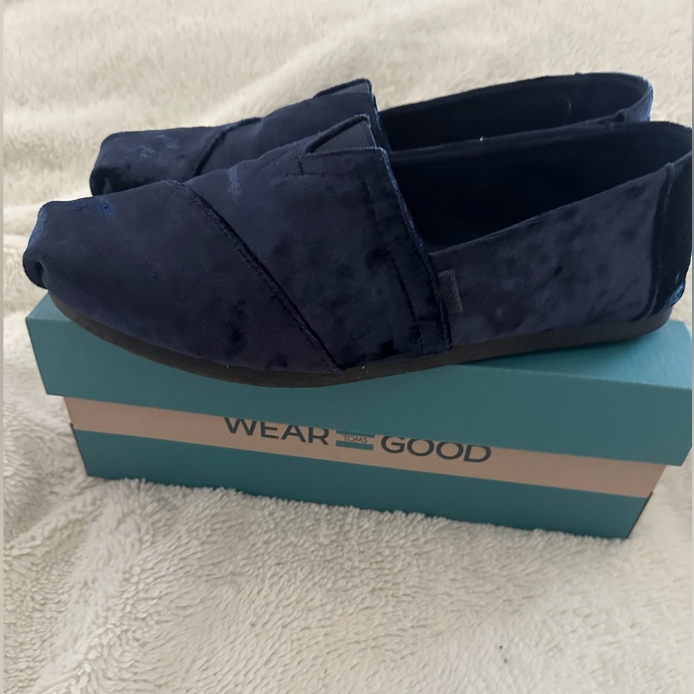TOMS Women's Navy Velvet Alpargata